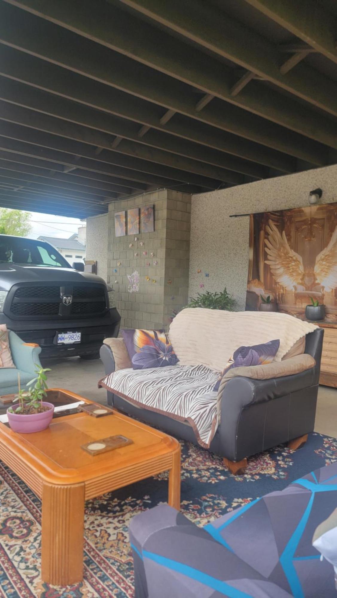 Charming - 2 Bedrooms Suite, 1 Full Bath & Family Room แคมลูปส์ ภายนอก รูปภาพ