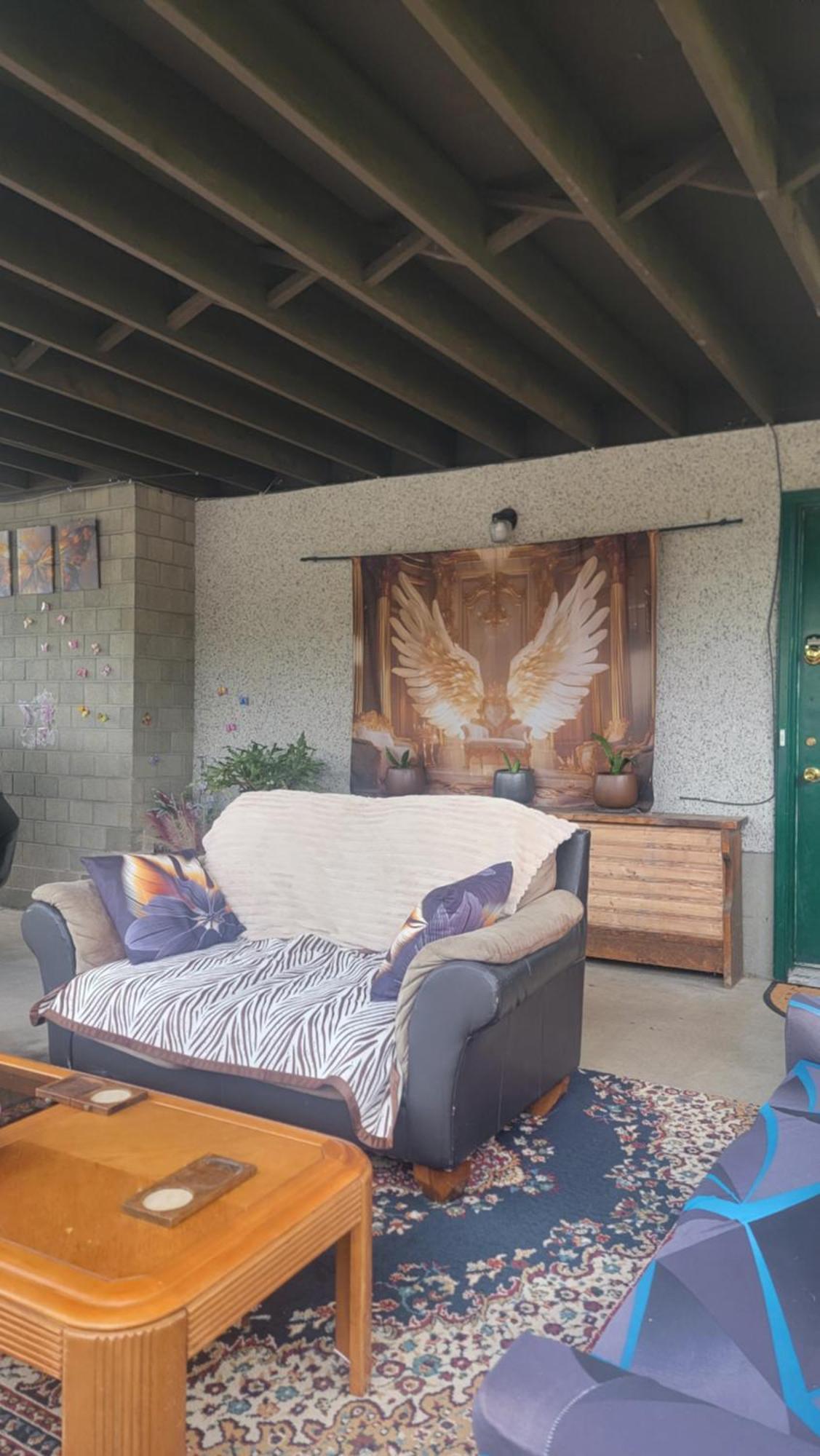 Charming - 2 Bedrooms Suite, 1 Full Bath & Family Room แคมลูปส์ ภายนอก รูปภาพ